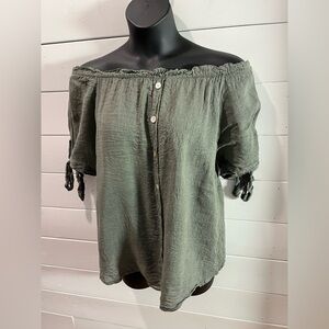 Off-Shoulder Olive Green Buttoned Top – XL (No Brand)